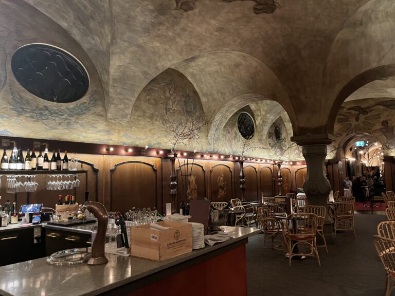 image shows interior of fine dining Stockholm restaurant stadshuskällaren