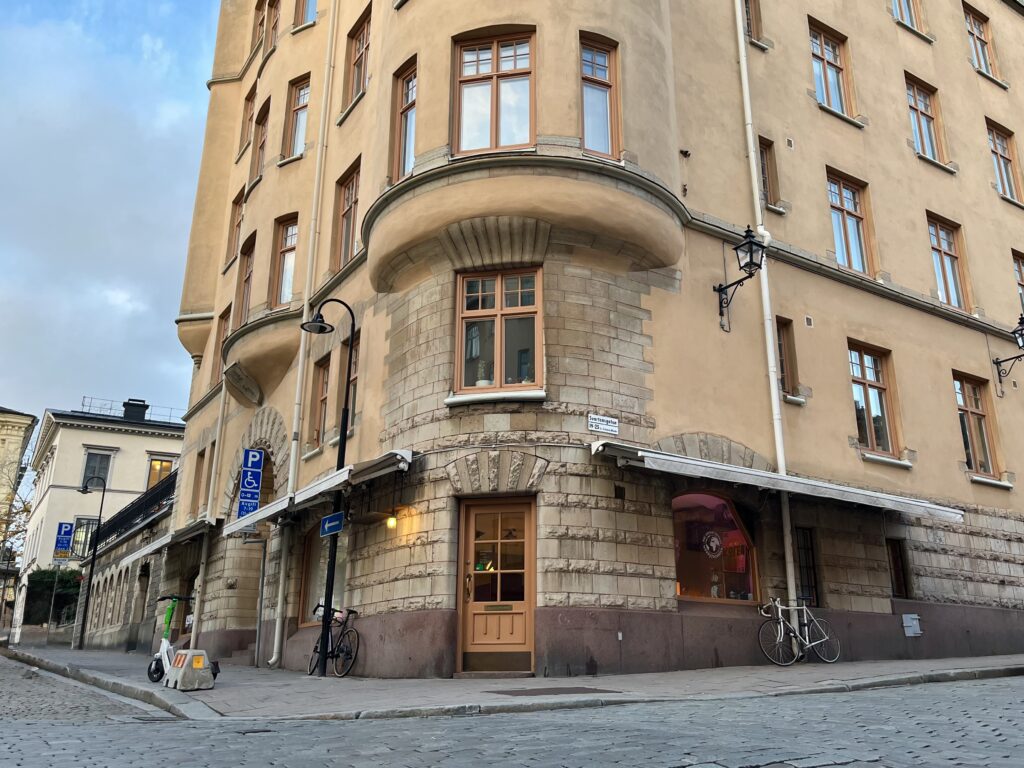 Image shows the outside of the restaurant Woodstockholm in Stockholm.